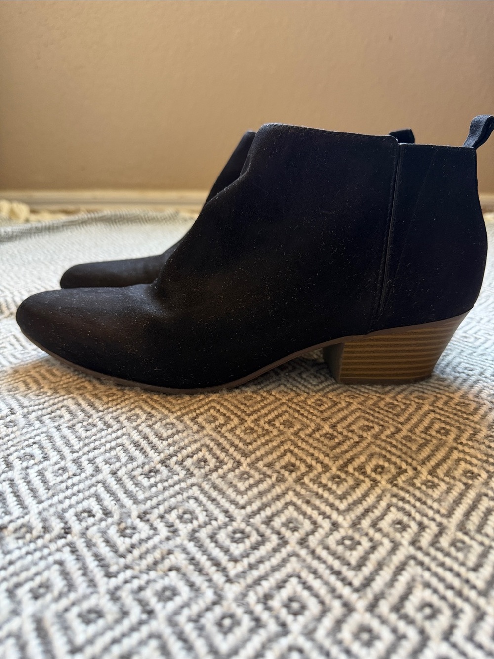 Old Navy Black Pointed Toe Ankle Booties - Picture 4 of 13